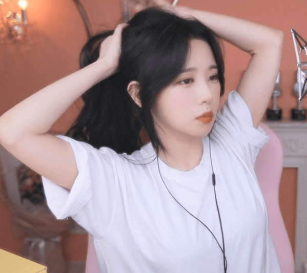 유소나 실물